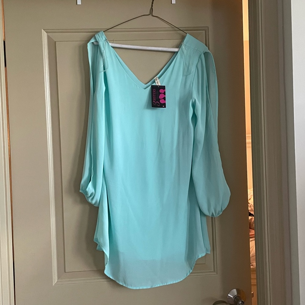 Blue long-sleeved party dress
